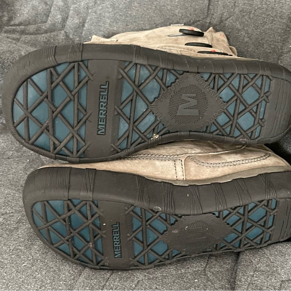 Stylish MERRELL WOMEN’s  Tan Boots - Picture 4 of 4